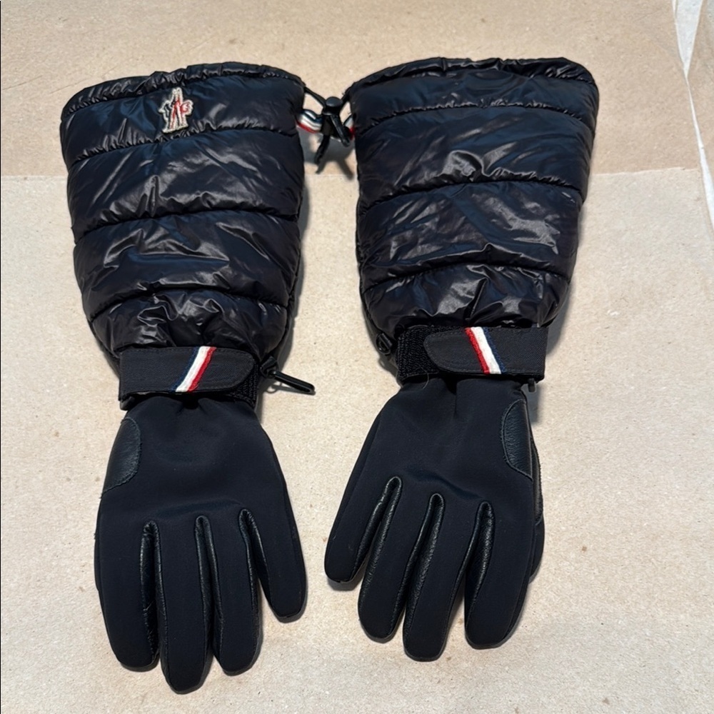 Moncler Quilted Black Gloves With Logo S